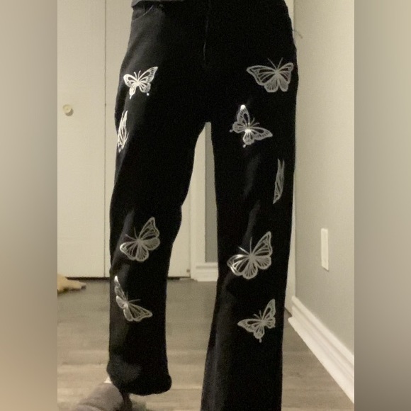 🩻 BLACK STRAIGHT PANTS WITH BUTTERFLY MOTIF - Picture 4 of 5